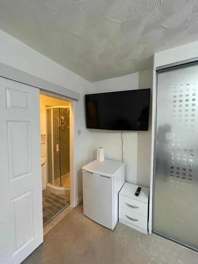 Capsule hotel Alder En-Suite Self Caring Private Shower 2 Southampton